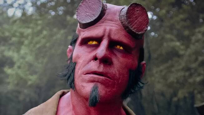 Nejhorší Hellboy ze všech? Paskřivec nejde do kin a míří rovnou online