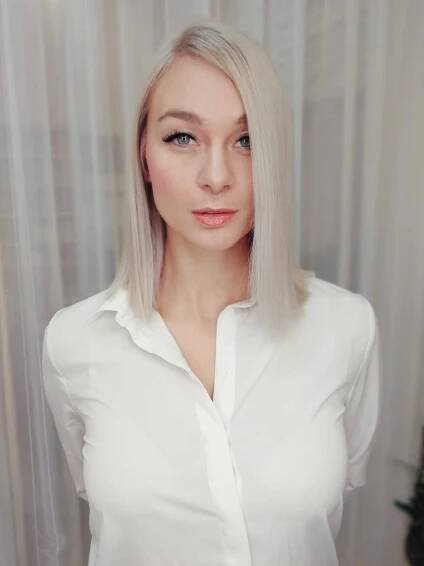 Sexy Bára Mottlová je k nepoznání! 20 centimetrů vlasů je pryč a stala se z ní platinová blondýna