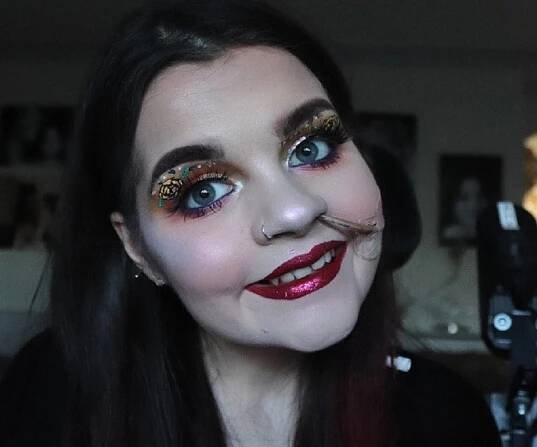 Emily Jones – Bio, Facts, Family Life of Beauty Vlogger
