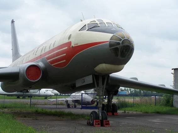 Tupolev Tu-104A [kód NATO: Camel-A] : Tupolev
