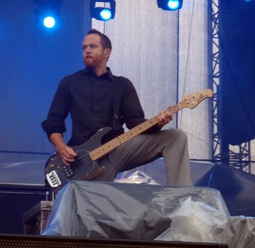 Soubor:Dave Farrell, Linkin Park @ Sonisphere.jpg