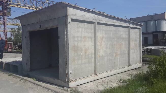 Kovová skládací garáž: železná a železobetonová garáž, montážní technika z kovových konstrukcí a betonového zboží