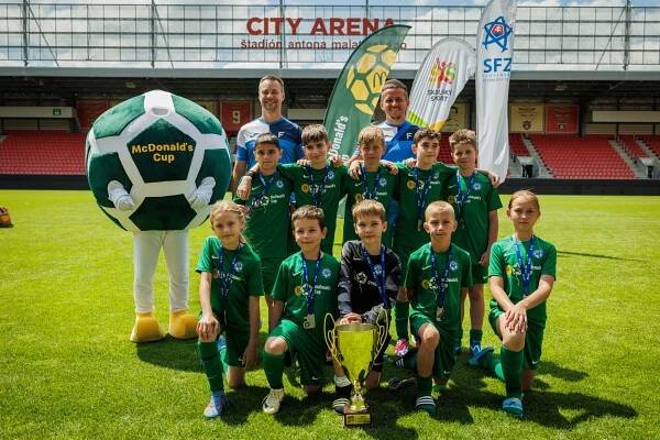 Európsky unikát a 2 500 detí na tribúnach. Majstrami Slovenska vo futbale sú Piešťany, pocestujú na EURO24 do Nemecka
