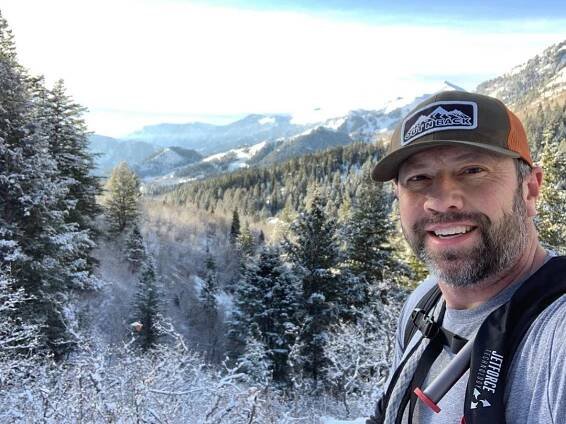 Social distancing at its finest. Stay safe friends! @outnbackadventures #hiking #utahisbeautiful
https://www.instagram.com/p/B-C0CWYhQSO/?igshid=52u134zvgips