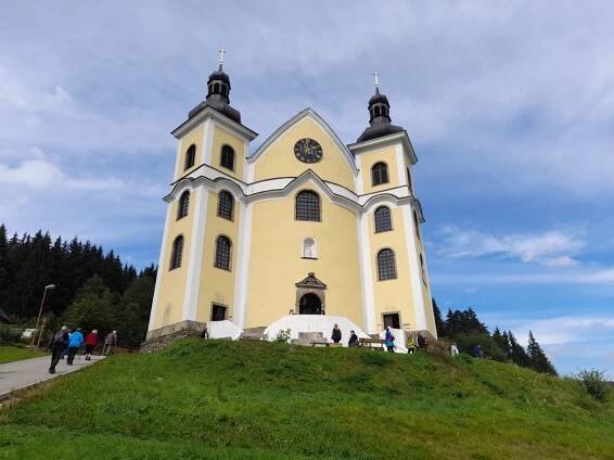 Farní pouť do Neratova a na zámek v Doudlebech nad Orlicí | Fotogalerie | Farnosti Nová Hradečná, Libina a Oskava