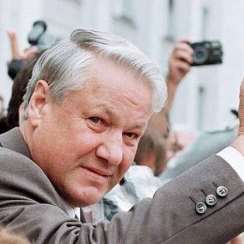 Neměl šanci, ale strach z návratu komunistů převládl: Geniální předvolební kampaň vyhrála Borisi Jelcinovi v roce 1996 volby
