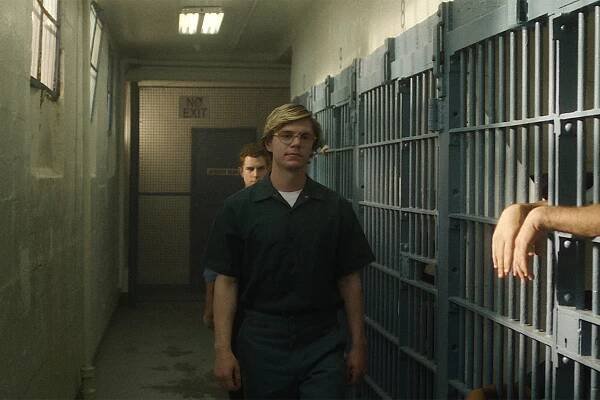 Seriál Monstrum: Příběh Jeffreyho Dahmera oficiálně překročil 1 miliardu hodin zhlédnutí. Je tak třetím nejúspěšnějším seriálem Netflixu.