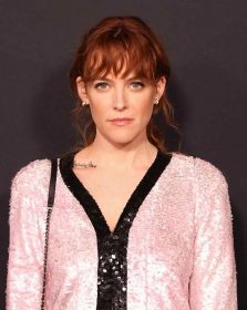 Riley Keough with a wavy fringe haircut