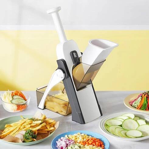 MULTIFUNKČNÍ KRÁJEČ NA ZELENINY RUČNÍ STRUHADLO NASTAVITELNÉ Váha výrobku včetně jednotkového obalu 0.12 kg