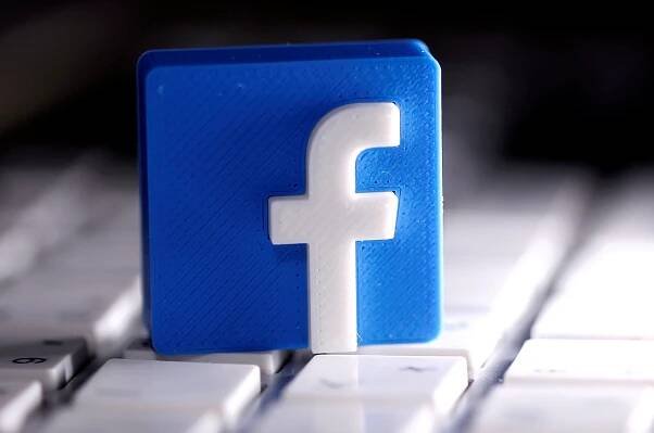 Jak na sociální sítě s auty? V Česku bojují s trolly a úpadkem Facebooku
