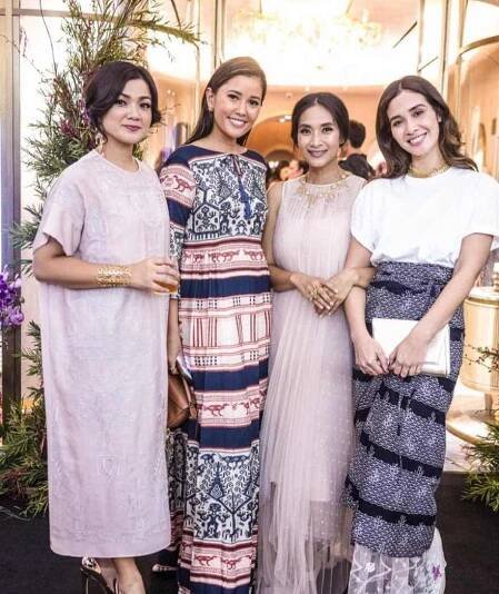 Happy Salma with her Sisters Pic
