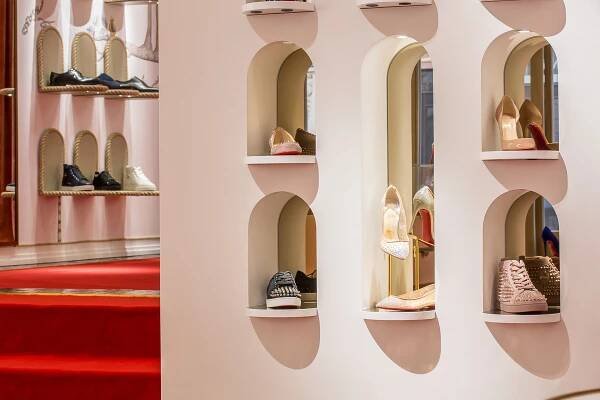 CHRISTIAN LOUBOUTIN OTEVŘEL SVŮJ PRVNÍ BUTIK V PRAZE – DailyStyle.cz