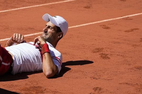 Hrozná zpráva těsně před velkým finále! Tsitsipas bojoval na Roland Garros s těžkým srdcem