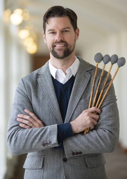Bio&Resume – Lee Hinkle