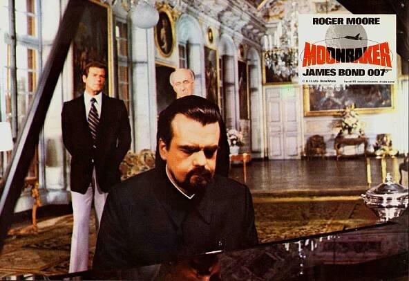 Roger Moore, Arthur Howard, Michael Lonsdale - Moonraker - Fotosky