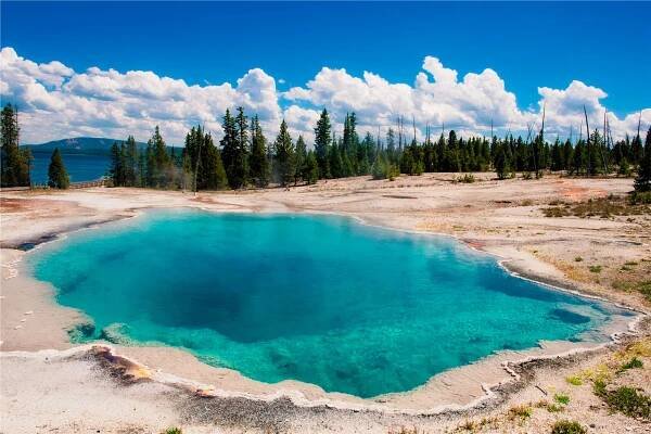 Yellowstone a Grand Teton - turistika nejkrásnějšími scenériemi USA