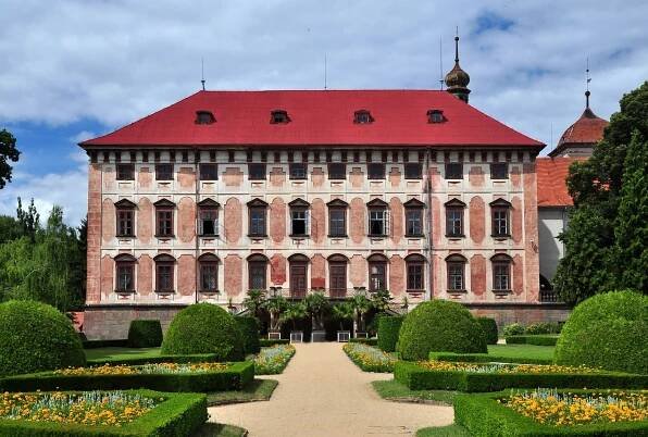 Zámek Libochovice: Procházka historií z komnaty do komnaty