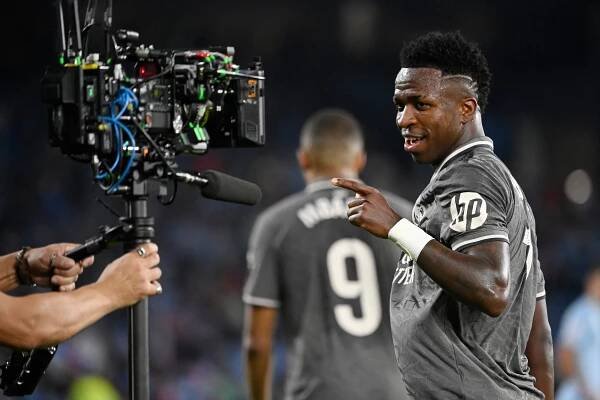 Real se po výhře ve Vigu dotáhl před El Clásikem na Barcelonu