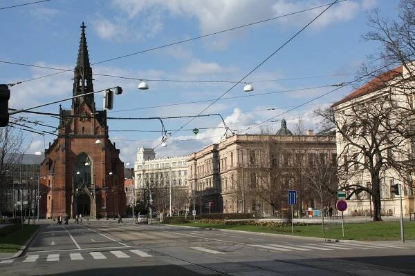 Soubor:Komenského náměstí, Brno.JPG
