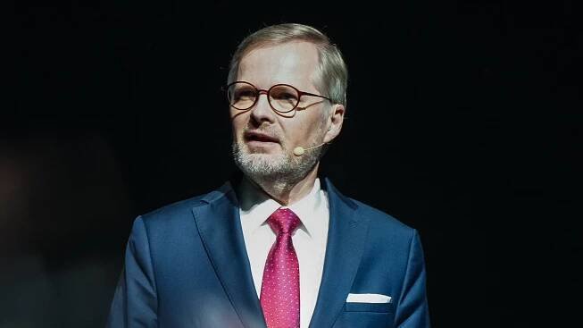 Premiér pozval do Prahy evropské lídry jednat o vojenské pomoci Ukrajině