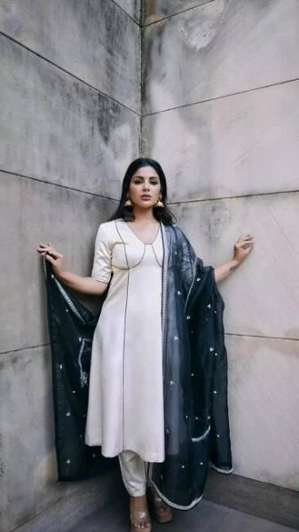 Samyuktha's Enchanting Ethnic Suit Set Collection