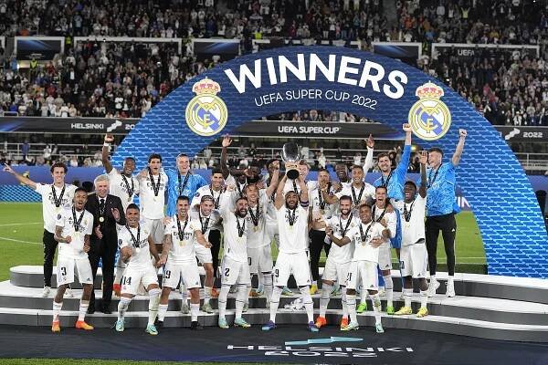 Real Madrid zdolal Frankfurt a popáté vybojoval fotbalový Superpohár