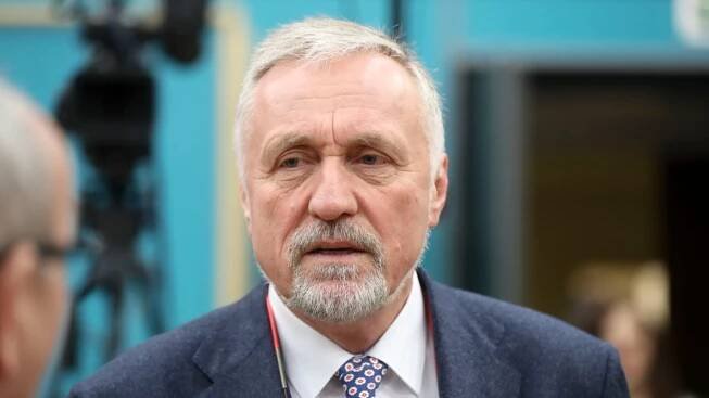 Schillerová, Zeman, Sobotka: Vrcholný politik bez angličtiny je ostuda, míní Topolánek