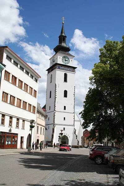 Meziříčský kostel slaví narozeniny, přijede kardinál Duka
