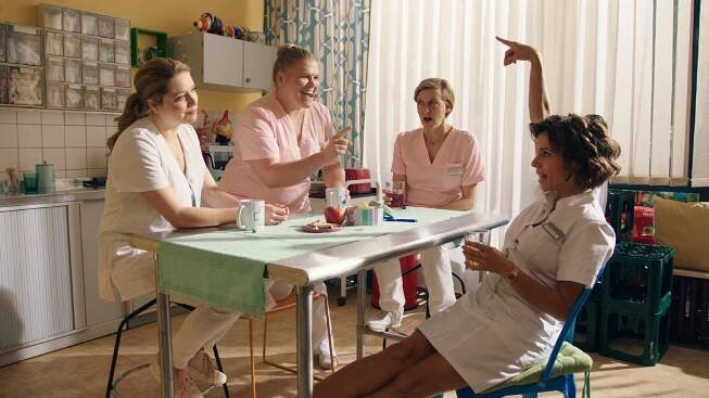 Schwester, Schwester - Hier liegen Sie richtig! - Scheiß aufs Schicksal - Z filmu - Caroline Maria Frier, Gisa Flake, Mareile Blendl, Anna Julia Antonucci