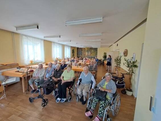 Hudební vystoupení Gymnázia Jateční - Domov pro seniory Bukov, příspěvková organizace
