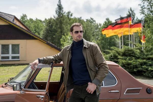 Malá bubenice - Epizoda 3 - Z filmu - Alexander Skarsgård