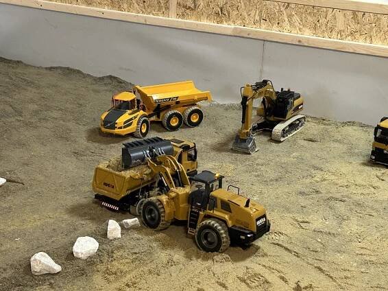 Chcete ��dit bagr? Pro� ne! Ve Strakonic�ch otev�elo prvn� bagr�rium v �ech�ch