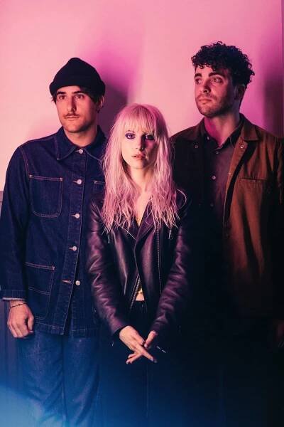 Paramore cuts ex-members out of group photo for 'Brand New Eyes