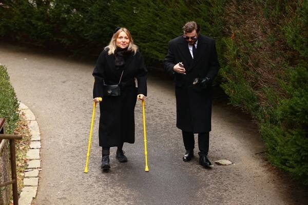 FOTO: Rodina a přátele přišli dát poslední sbohem herci Pavlu Vondrovi. – stránka 77