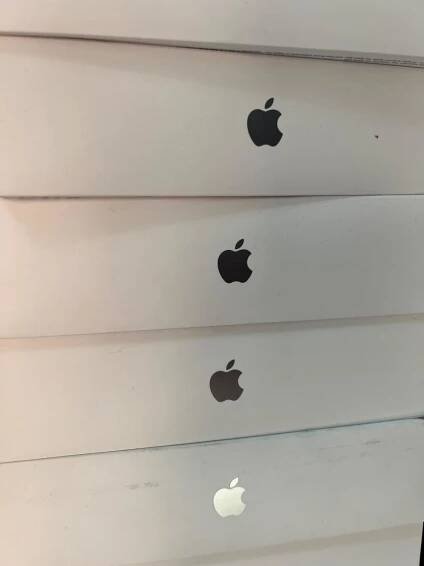 Apple mystery box - Mobily a chytrá elektronika