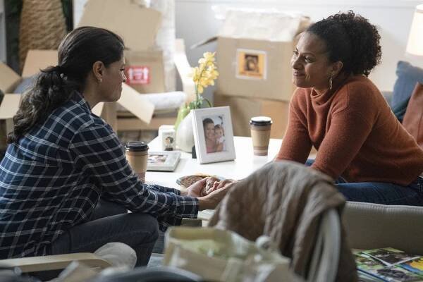 Andrea Navedo, Christina Moses - A Million Little Things - Any Way the Wind Blows - Z filmu