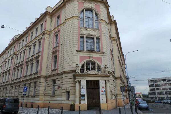 ZŠ Praha 7, Strossmayerovo náměstí foto 1