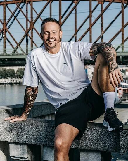 Tomáš ze Survivoru se oplzle chlubil tím, jak dostával holky do postele. Nechutný prase! vzkazují divačky