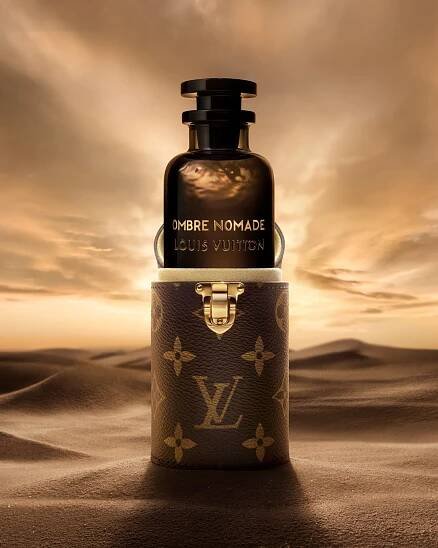 Parfém Louis Vuitton OMBRE NOMADE v záplavě zlatých paprsků | Luxus.cz