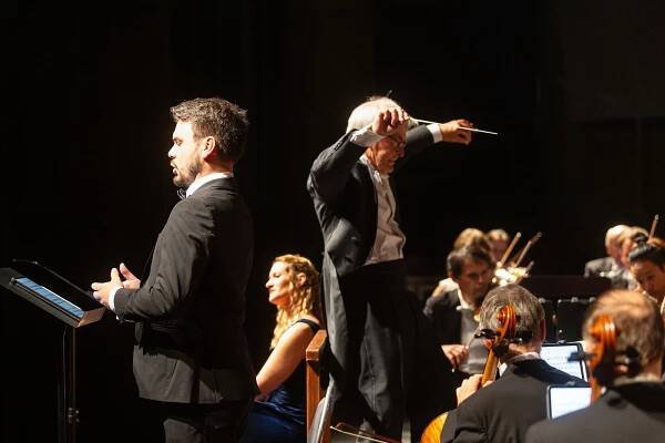 Jihočeská filharmonie zahájila sezonu. V čele se ženou. A zapojí i studenty