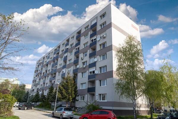 Krídlové garážové brány s pohonom a moderným dizajnom | PEMAT