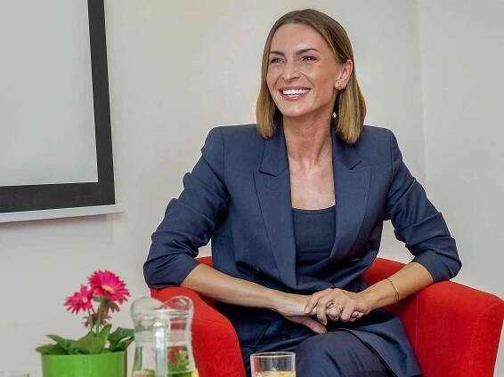 Společný ples v Dolních Kralovicích odmoderuje Jana Peroutková z České televize