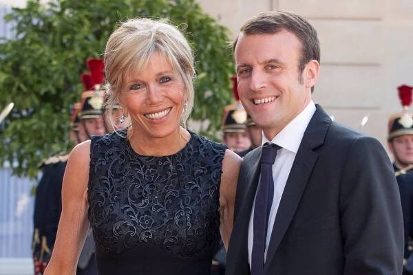 Emmanuel Macron s manželkou.