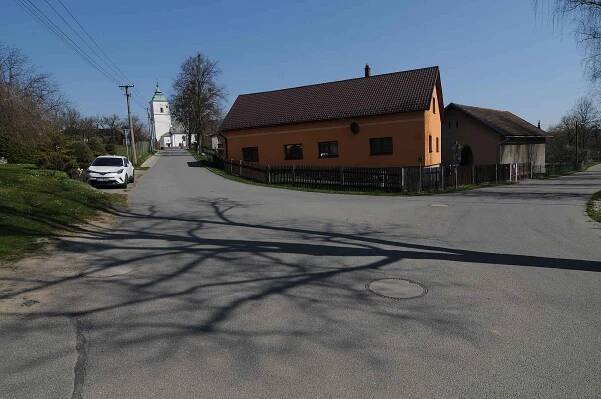 Fryčovice, spokojení lidé, důraz na sport, jelenci v oboře. Pojďte se podívat