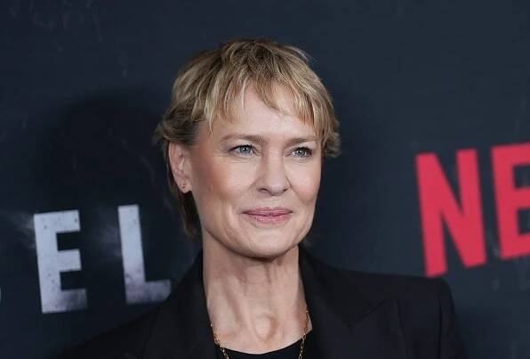 ‘House of Cards’ star Robin Wright says Netflix made her juggle three jobs to earn the same $500,000-per-episode salary as her costar Kevin Spacey