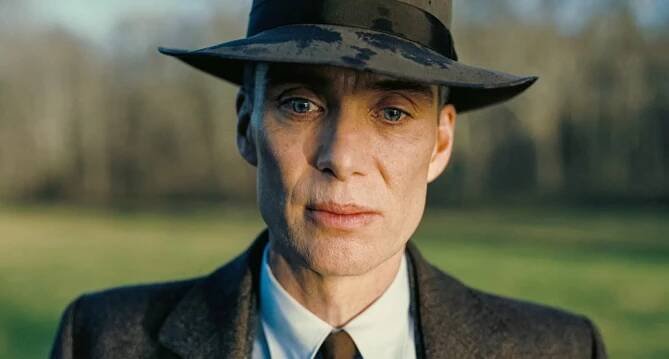 Cillian Murphy v roli jaderného fyzika Roberta Oppenheimera