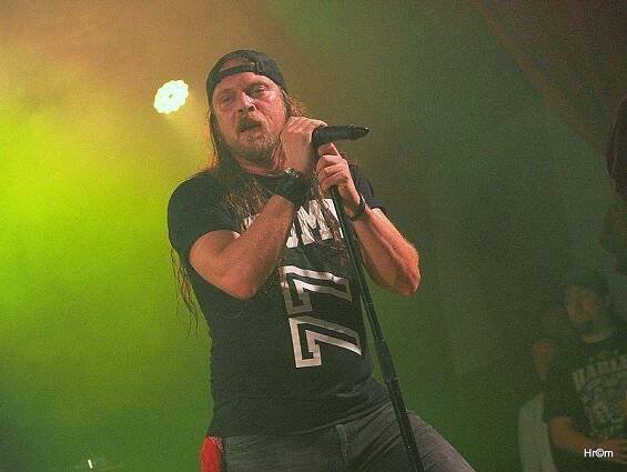 Rocková koleda v Králíkách: Za Walda Gang zpíval Miro Šmajda, Harlej opěvoval Přirození a Krucipüsk líbal rety tvý