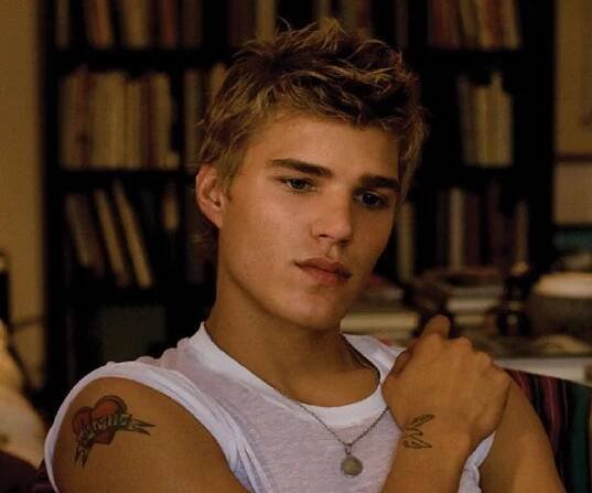 Chris Zylka Biography - Facts, Childhood, Family Life & Achievements