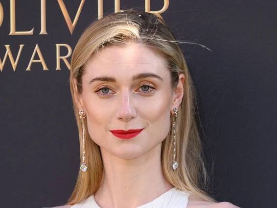 Elizabeth Debicki Subscribes To The Red Lip Theory