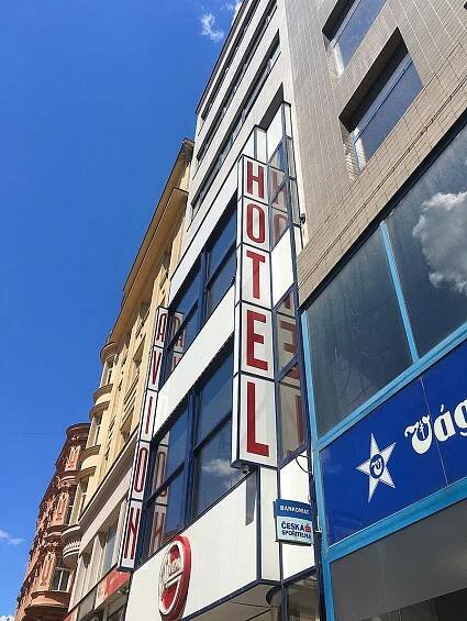 V Brně opět otevřeli nejužší hotel ve střední Evropě. S návratností počítám v příštím životě, říká majitel